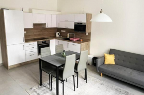Spacious 2BR apartment 6min from Prague Castle!